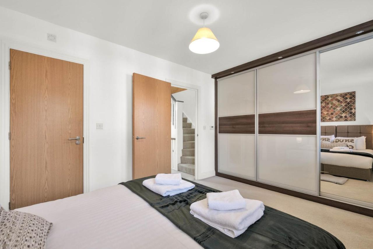 Foxherne 5Bdr 3Ba Serviced House With Parking - Slough By 360Stays Buitenkant foto