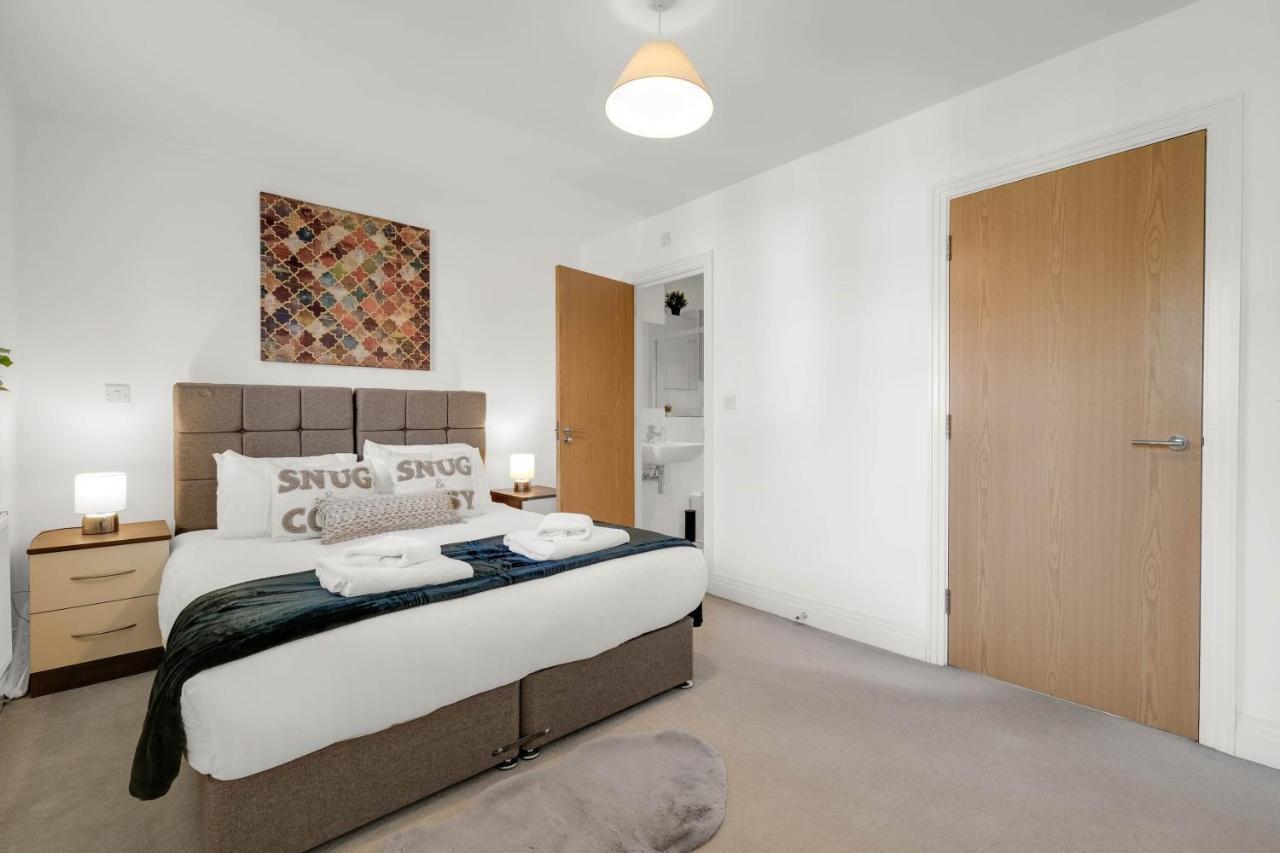 Foxherne 5Bdr 3Ba Serviced House With Parking - Slough By 360Stays Buitenkant foto