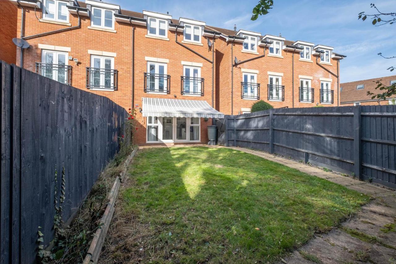 Foxherne 5Bdr 3Ba Serviced House With Parking - Slough By 360Stays Buitenkant foto