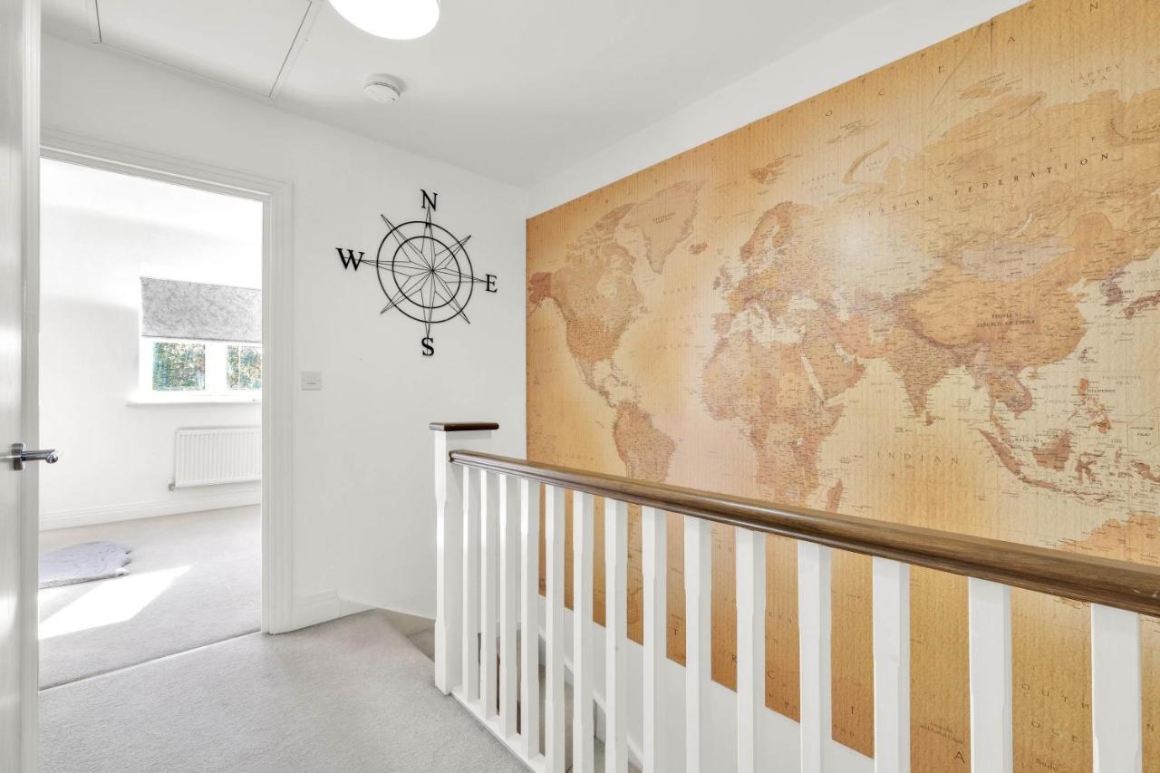 Foxherne 5Bdr 3Ba Serviced House With Parking - Slough By 360Stays Buitenkant foto