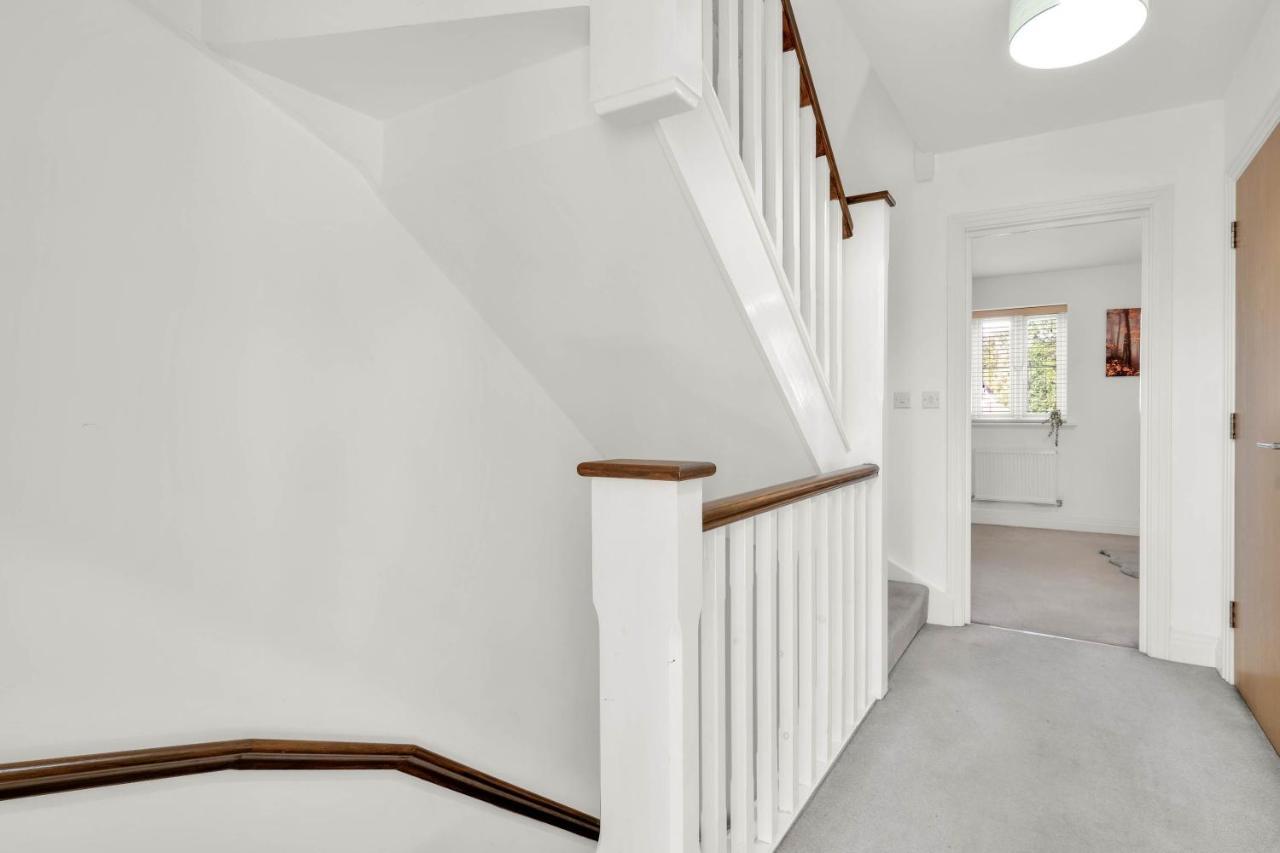 Foxherne 5Bdr 3Ba Serviced House With Parking - Slough By 360Stays Buitenkant foto
