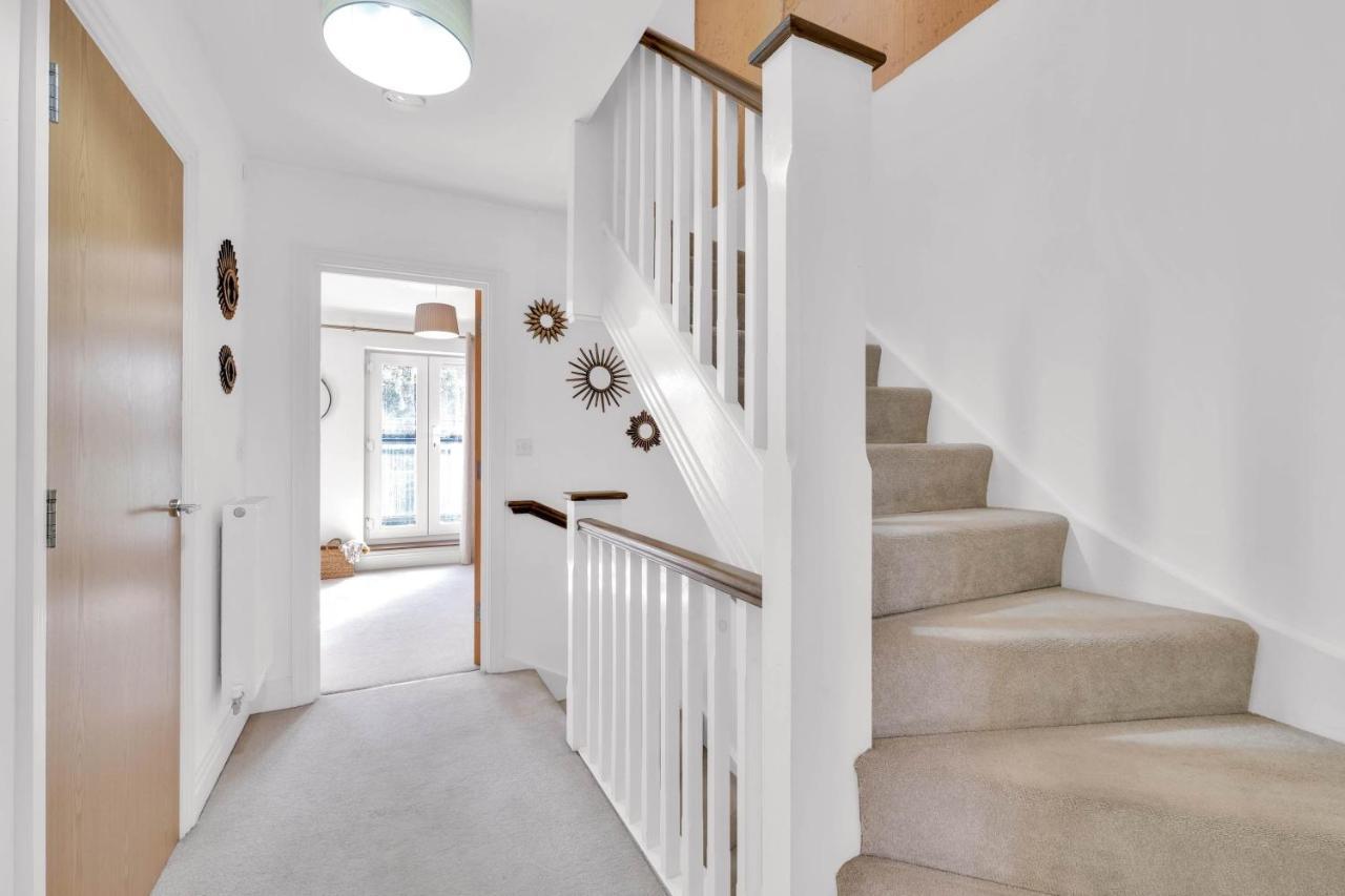 Foxherne 5Bdr 3Ba Serviced House With Parking - Slough By 360Stays Buitenkant foto