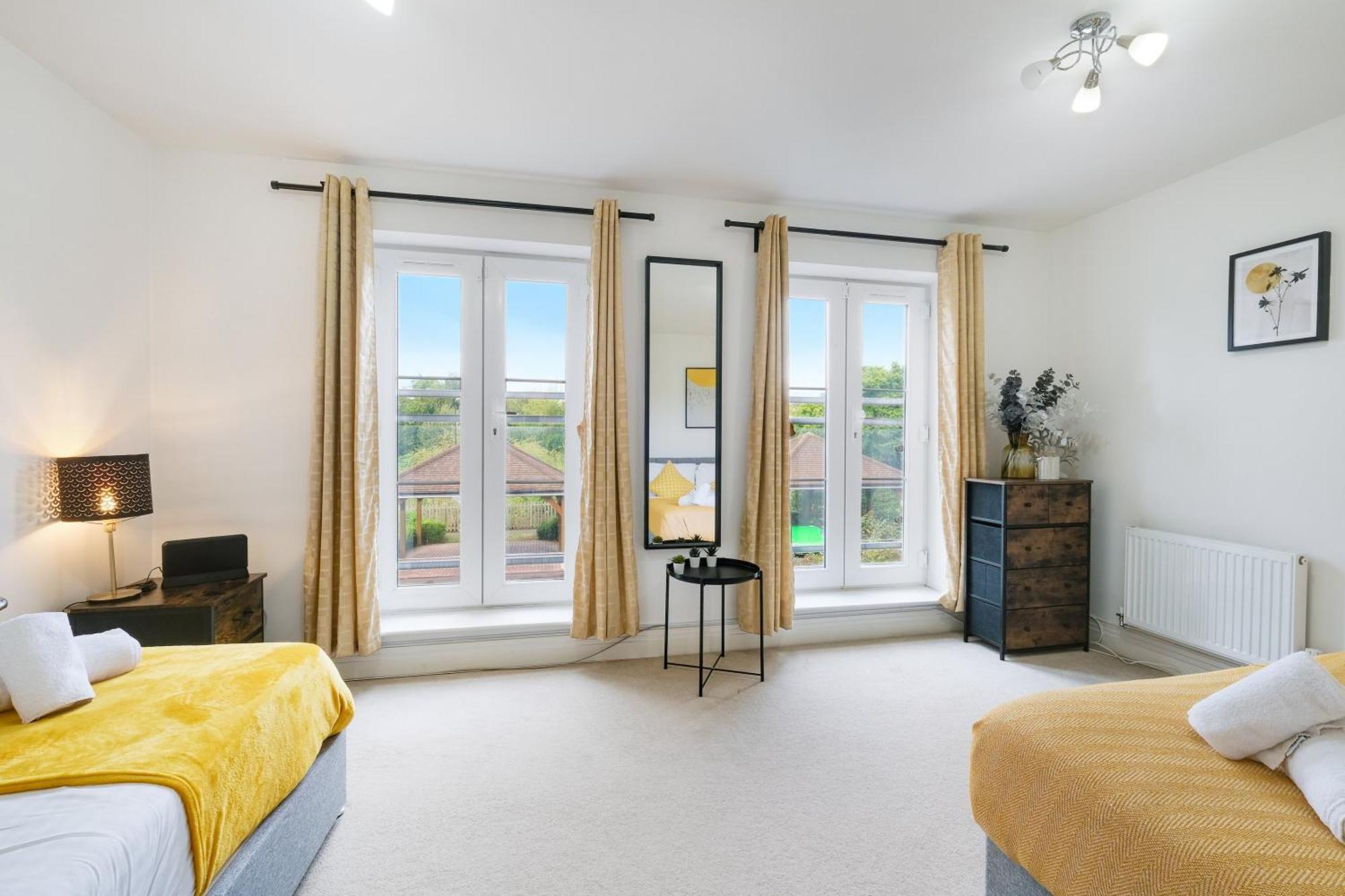Foxherne 5Bdr 3Ba Serviced House With Parking - Slough By 360Stays Buitenkant foto