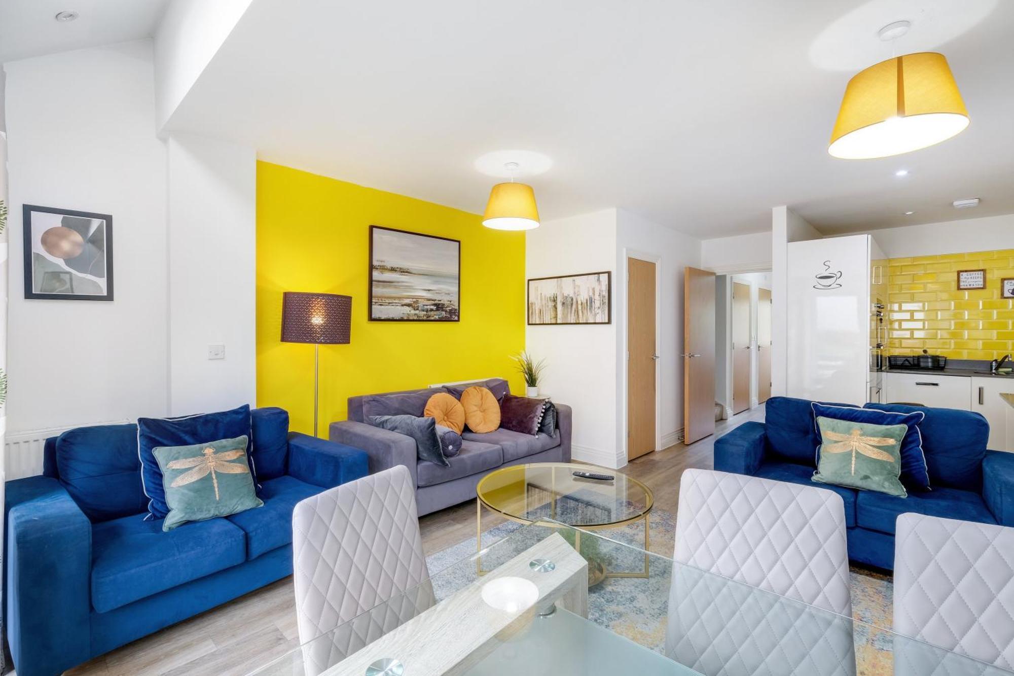 Foxherne 5Bdr 3Ba Serviced House With Parking - Slough By 360Stays Buitenkant foto