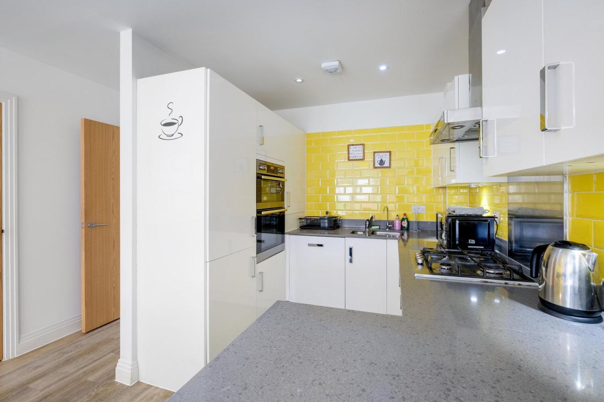 Foxherne 5Bdr 3Ba Serviced House With Parking - Slough By 360Stays Buitenkant foto