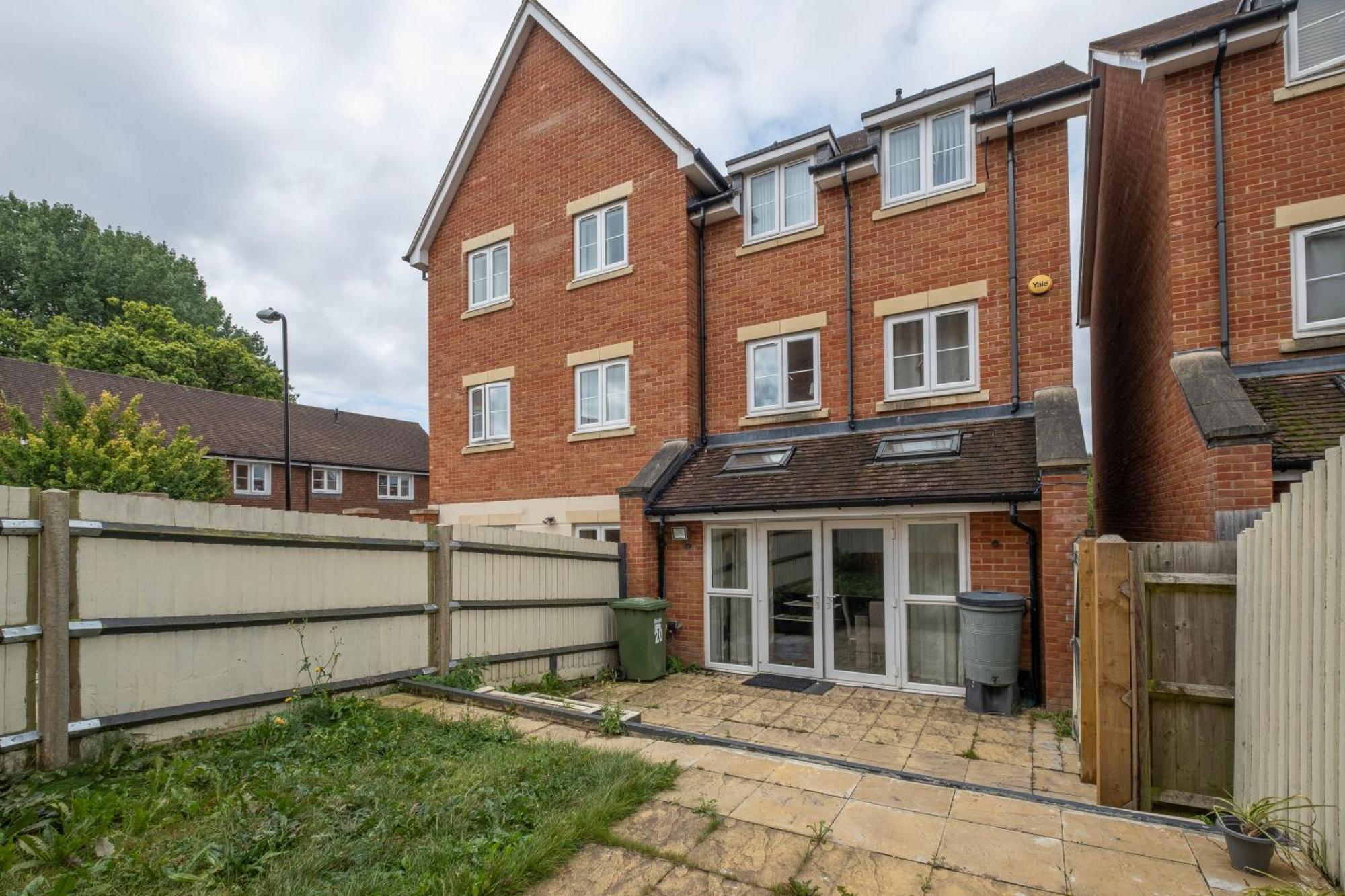 Foxherne 5Bdr 3Ba Serviced House With Parking - Slough By 360Stays Buitenkant foto