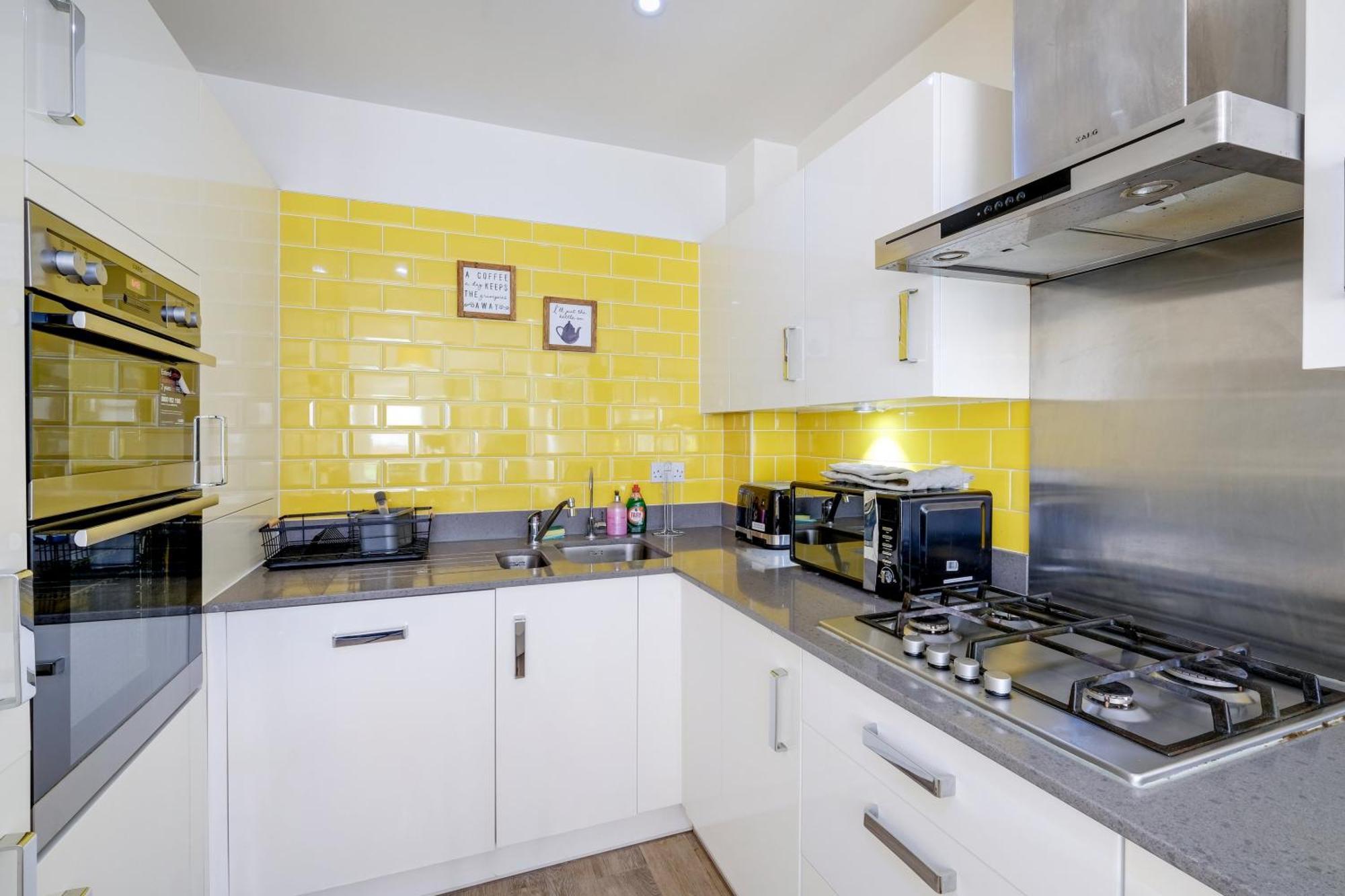 Foxherne 5Bdr 3Ba Serviced House With Parking - Slough By 360Stays Buitenkant foto