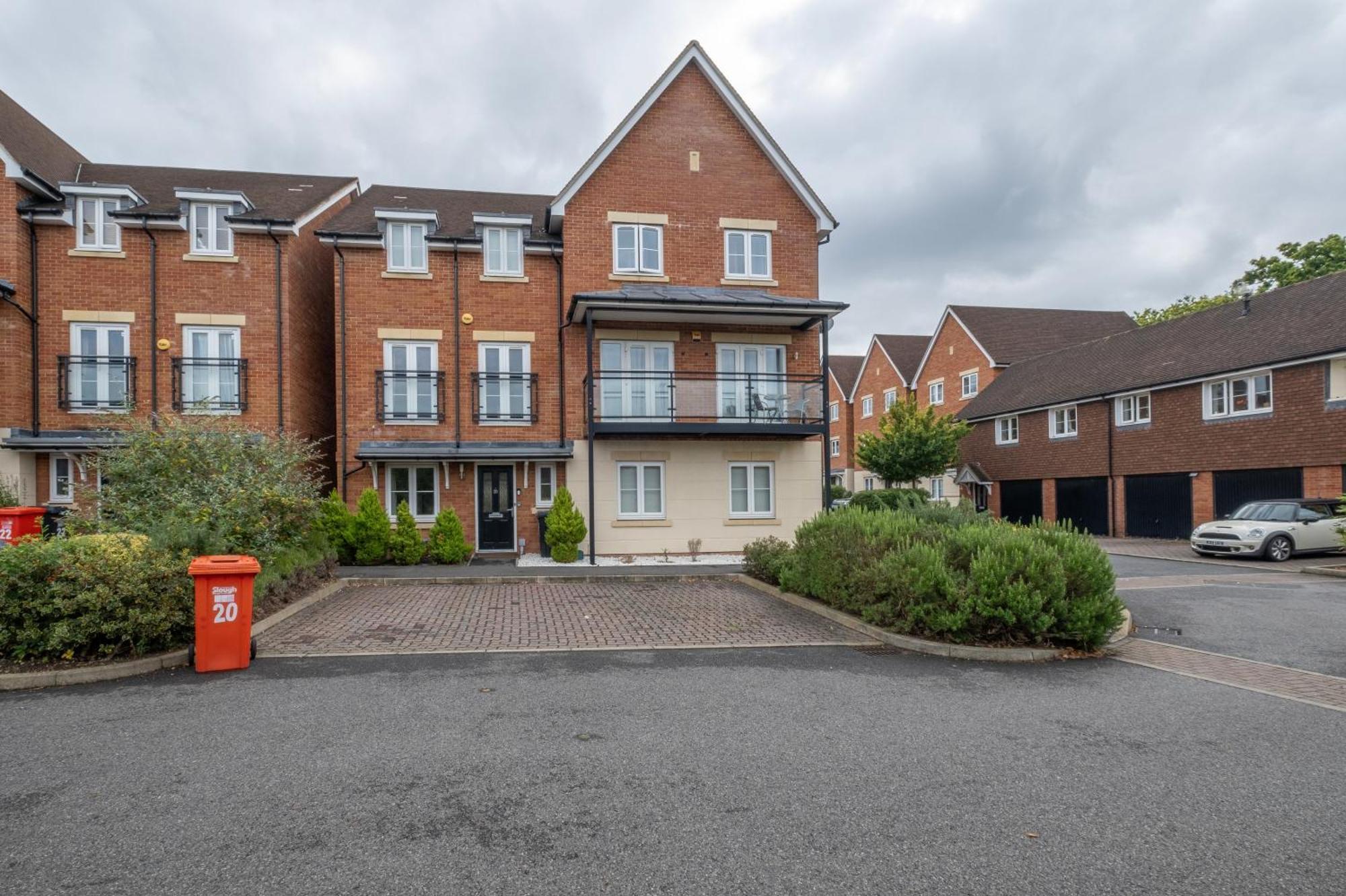 Foxherne 5Bdr 3Ba Serviced House With Parking - Slough By 360Stays Buitenkant foto